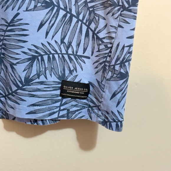 Silver Jeans Smokey Blue Leaf Print Tee 100% Cotton - Picture 6 of 13
